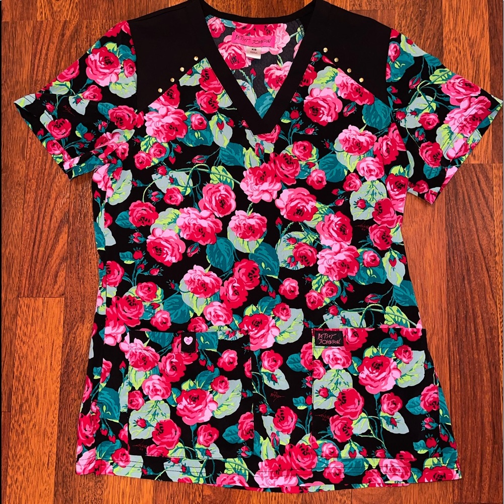 NWOT Betsey Johnson Floral Scrub Top Sz XS
